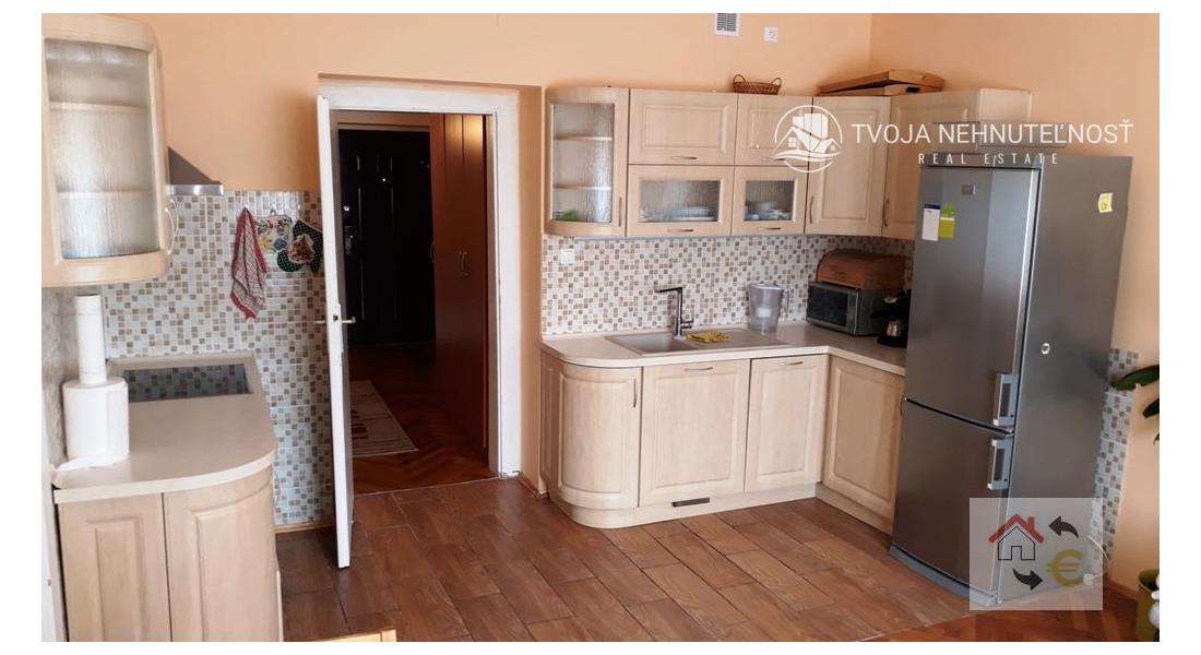 Prenajatý do 1.9.2026... Priestranný tehlový 3 izbový byt v centre mesta, zariadený