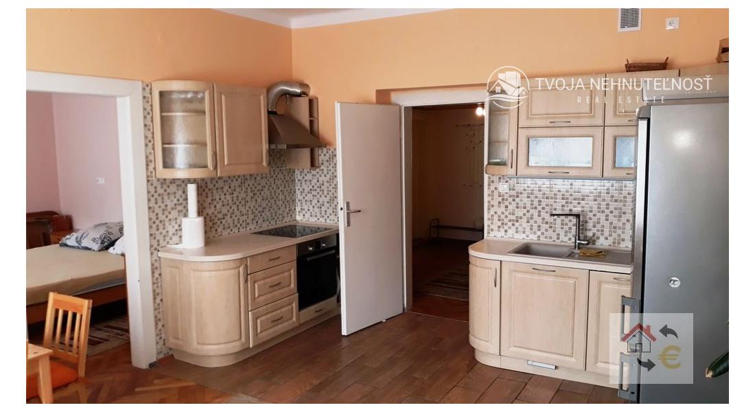 Prenajatý do 1.9.2026... Priestranný tehlový 3 izbový byt v centre mesta, zariadený