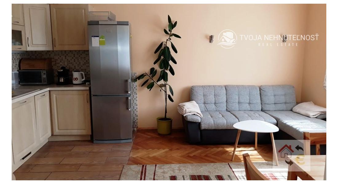 Prenajatý do 1.9.2026... Priestranný tehlový 3 izbový byt v centre mesta, zariadený