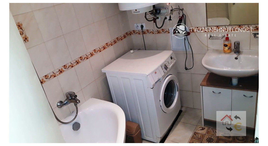 Prenajatý do 1.9.2026... Priestranný tehlový 3 izbový byt v centre mesta, zariadený