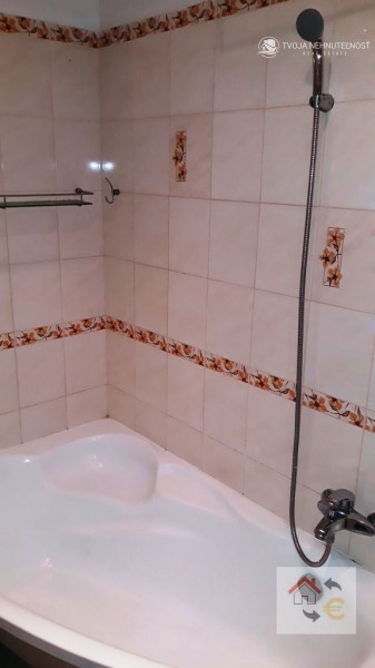 Prenajatý do 1.9.2026... Priestranný tehlový 3 izbový byt v centre mesta, zariadený