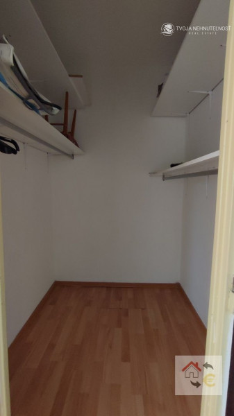 Prenajatý do 1.6.2026...Na prenájom 2 izbový byt čiastočne zariadený, Mukačevská ulica, čiastočná rekonštrukcia