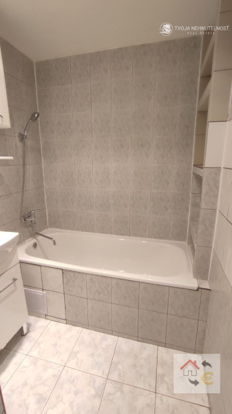 Prenajatý do 1.6.2026...Na prenájom 2 izbový byt čiastočne zariadený, Mukačevská ulica, čiastočná rekonštrukcia