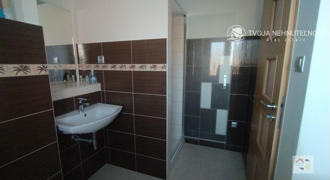 Prenajatý do 1.3.2026...Tehlový 2 izbový byt s balkónom 17.novembra Prešov, zrekonštruovaný a kompletne zariadený