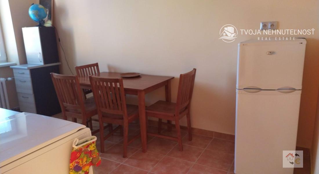 Prenajatý do 1.3.2026...Tehlový 2 izbový byt s balkónom 17.novembra Prešov, zrekonštruovaný a kompletne zariadený