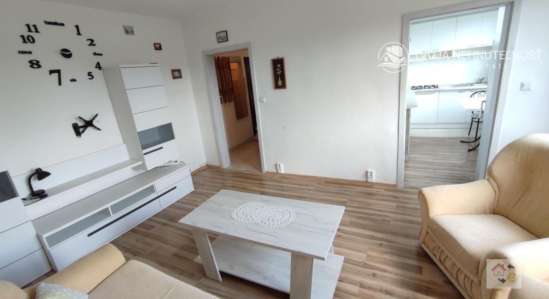 Prenajaté do 30.6. 2025 - 2 izbový priestranný byt v top lokalite Sídliska 2, kompletná rekonštrukcia, zariadený