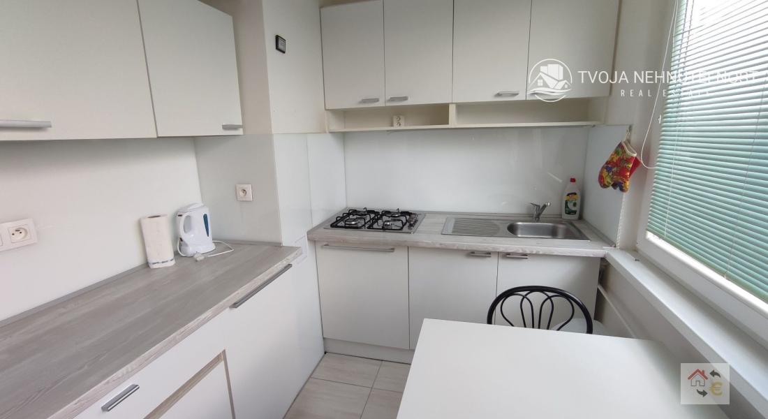 Prenajaté do 30.6. 2025 - 2 izbový priestranný byt v top lokalite Sídliska 2, kompletná rekonštrukcia, zariadený