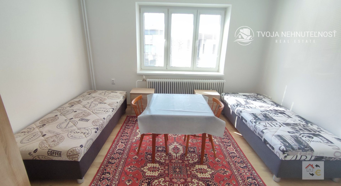 Voľná izba od 1.12.2024...PRENÁJOM SAMOSTATNEJ IZBY V RODINNOM DOME SO ZÁHRADOU, JESENSKÉHO ULICA