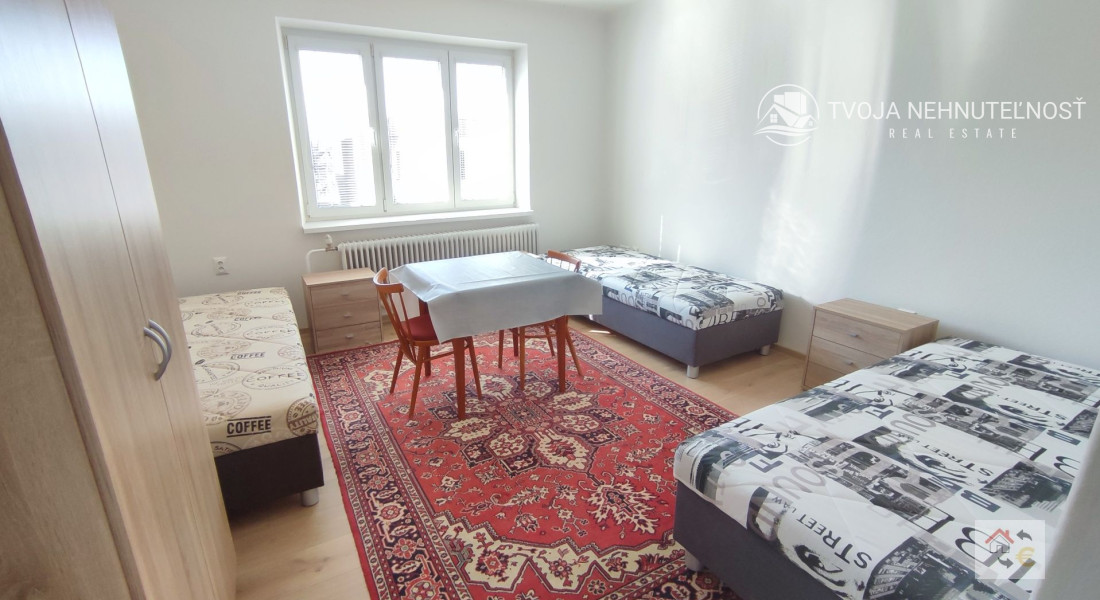 Voľná izba od 1.12.2024...PRENÁJOM SAMOSTATNEJ IZBY V RODINNOM DOME SO ZÁHRADOU, JESENSKÉHO ULICA