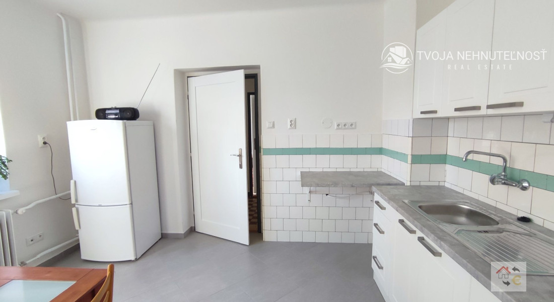 Voľná izba od 1.12.2024...PRENÁJOM SAMOSTATNEJ IZBY V RODINNOM DOME SO ZÁHRADOU, JESENSKÉHO ULICA