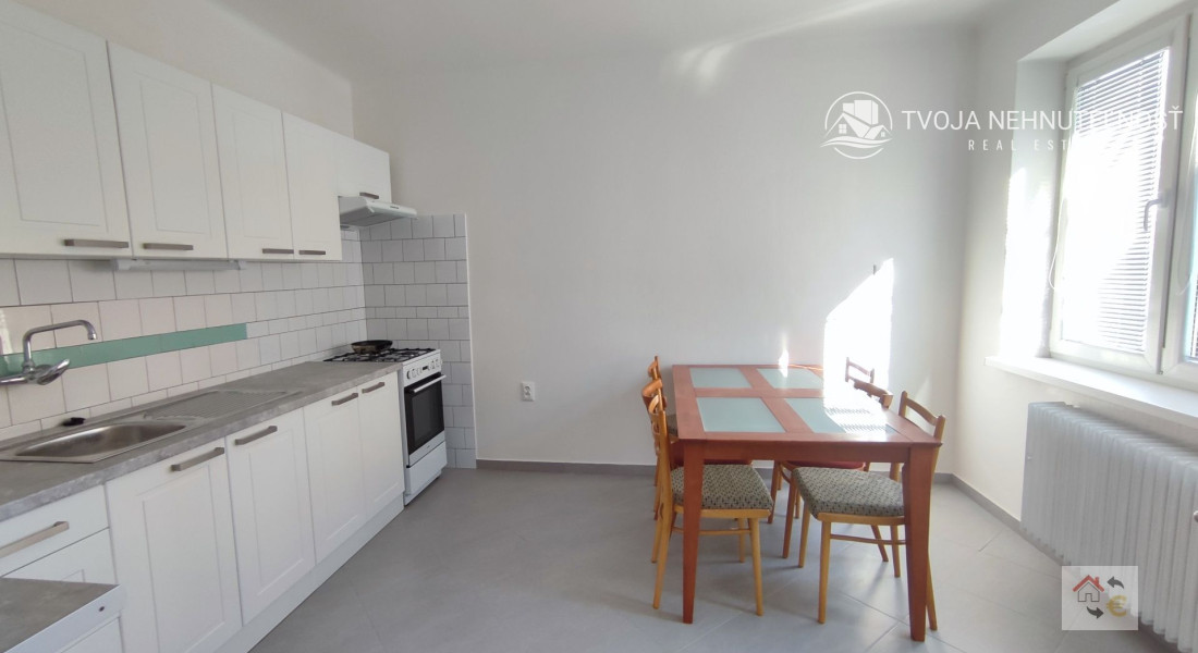 Voľná izba od 1.12.2024...PRENÁJOM SAMOSTATNEJ IZBY V RODINNOM DOME SO ZÁHRADOU, JESENSKÉHO ULICA