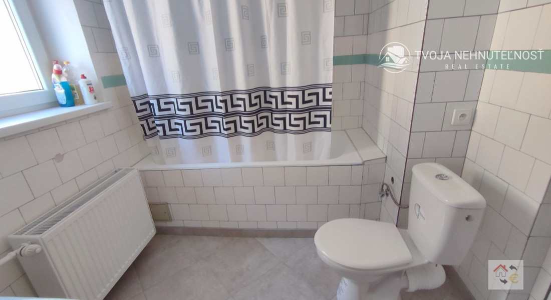 Voľná izba od 1.12.2024...PRENÁJOM SAMOSTATNEJ IZBY V RODINNOM DOME SO ZÁHRADOU, JESENSKÉHO ULICA