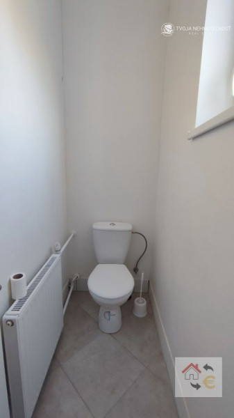 Voľná izba od 1.12.2024...PRENÁJOM SAMOSTATNEJ IZBY V RODINNOM DOME SO ZÁHRADOU, JESENSKÉHO ULICA