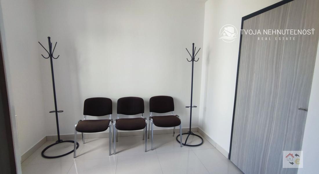 Voľná izba od 1.12.2024...PRENÁJOM SAMOSTATNEJ IZBY V RODINNOM DOME SO ZÁHRADOU, JESENSKÉHO ULICA