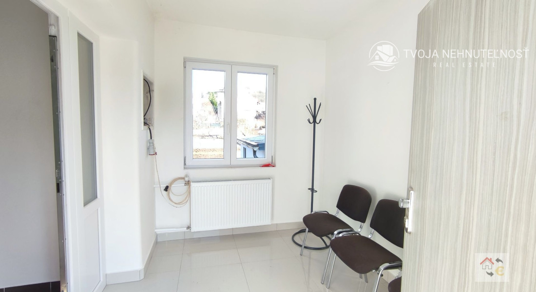 Voľná izba od 1.12.2024...PRENÁJOM SAMOSTATNEJ IZBY V RODINNOM DOME SO ZÁHRADOU, JESENSKÉHO ULICA