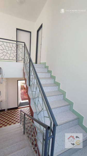 Voľná izba od 1.12.2024...PRENÁJOM SAMOSTATNEJ IZBY V RODINNOM DOME SO ZÁHRADOU, JESENSKÉHO ULICA