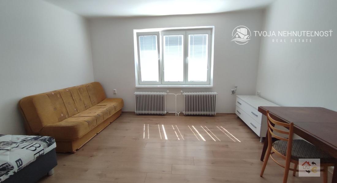 Voľná izba od 1.12.2024...PRENÁJOM SAMOSTATNEJ IZBY V RODINNOM DOME SO ZÁHRADOU, JESENSKÉHO ULICA