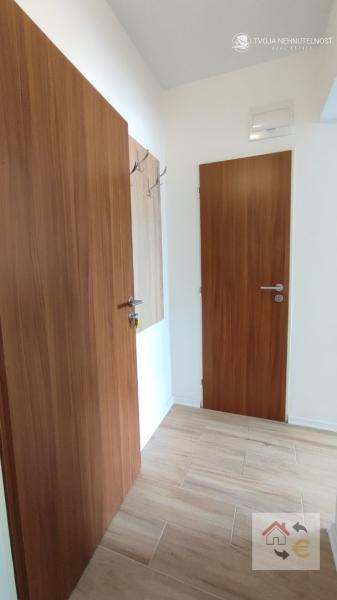 Prenajatá do 1.9.2026 - zariadená garsónka 20 m2 komplet rekonštrukcia