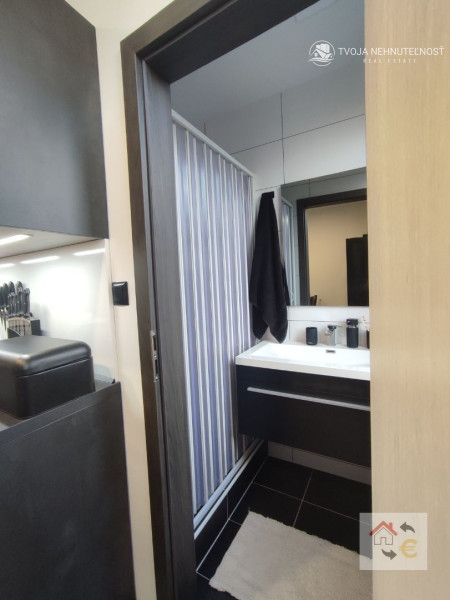 Prenajatý do 1.7.2026....Na prenájom krásny zrekonštruovaný 2 izbový byt sídlisku II pri Lidli