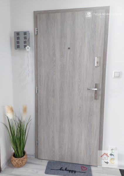 Prenajatý 1.5.2025....Prekrásny 2 izbový byt Sídlisko 3, Prostějovská, kompletná rekonštrukcia, zariadený, ihneď pripravený na bývanie