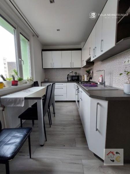 Prenajatý 1.5.2025....Prekrásny 2 izbový byt Sídlisko 3, Prostějovská, kompletná rekonštrukcia, zariadený, ihneď pripravený na bývanie