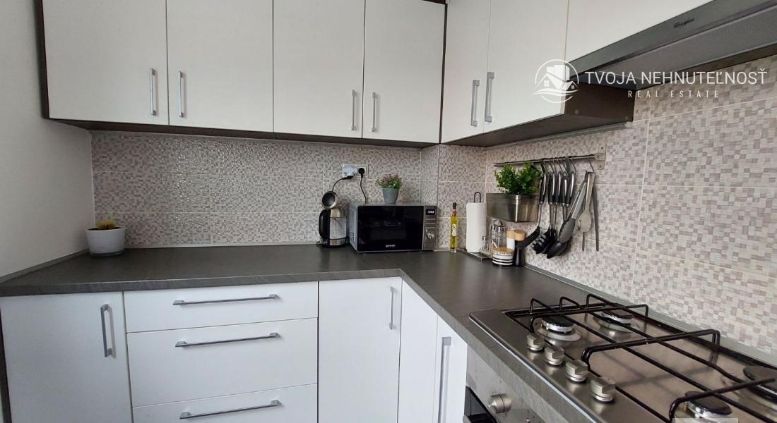 Prenajatý 1.5.2025....Prekrásny 2 izbový byt Sídlisko 3, Prostějovská, kompletná rekonštrukcia, zariadený, ihneď pripravený na bývanie