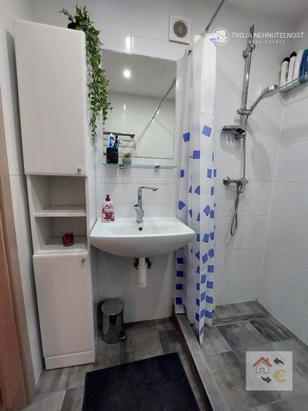 Prenajatý 1.5.2025....Prekrásny 2 izbový byt Sídlisko 3, Prostějovská, kompletná rekonštrukcia, zariadený, ihneď pripravený na bývanie