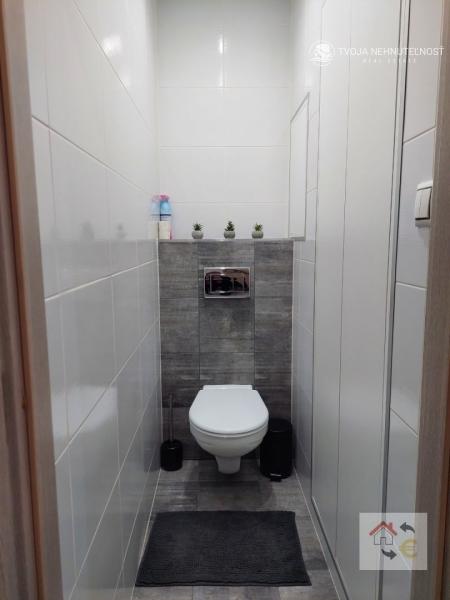 Prenajatý 1.5.2025....Prekrásny 2 izbový byt Sídlisko 3, Prostějovská, kompletná rekonštrukcia, zariadený, ihneď pripravený na bývanie