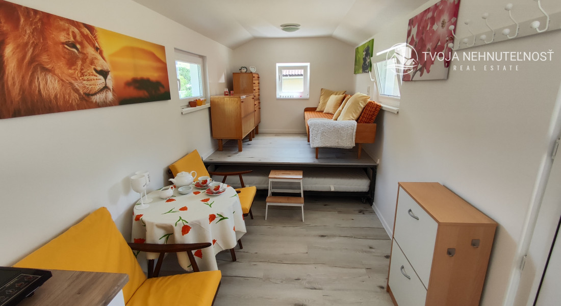 Na prenájom pozemok 800 m2 s malým domčekom na relax