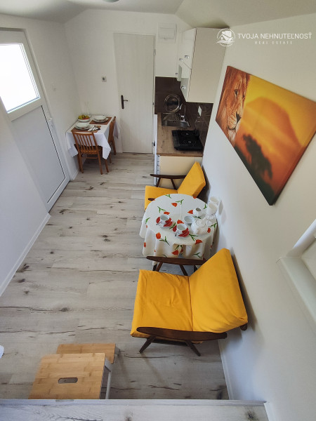 Na prenájom pozemok 800 m2 s malým domčekom na relax