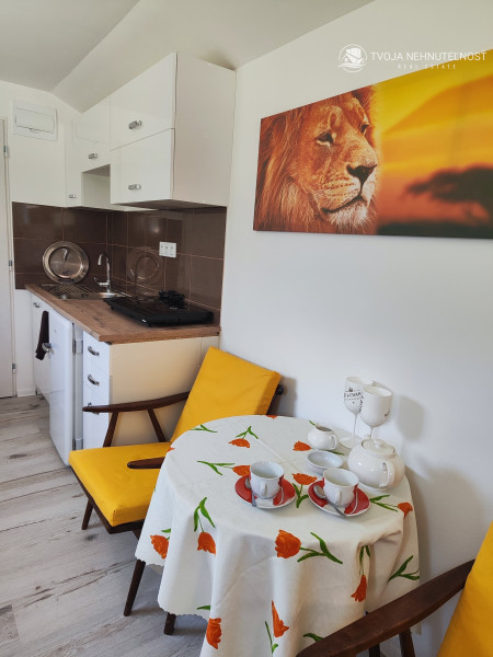 Na prenájom pozemok 800 m2 s malým domčekom na relax