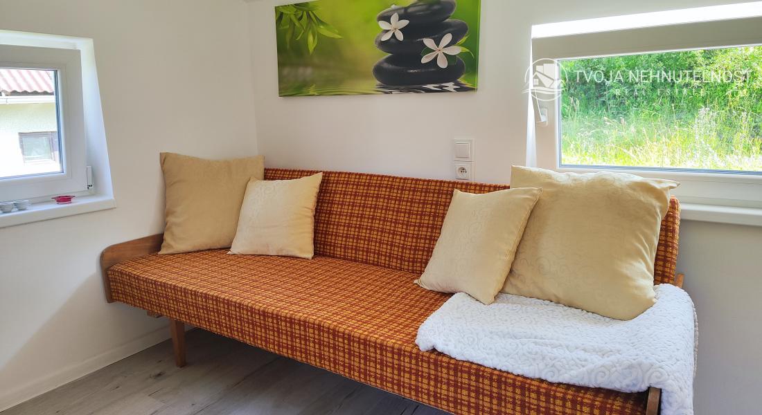 Na prenájom pozemok 800 m2 s malým domčekom na relax