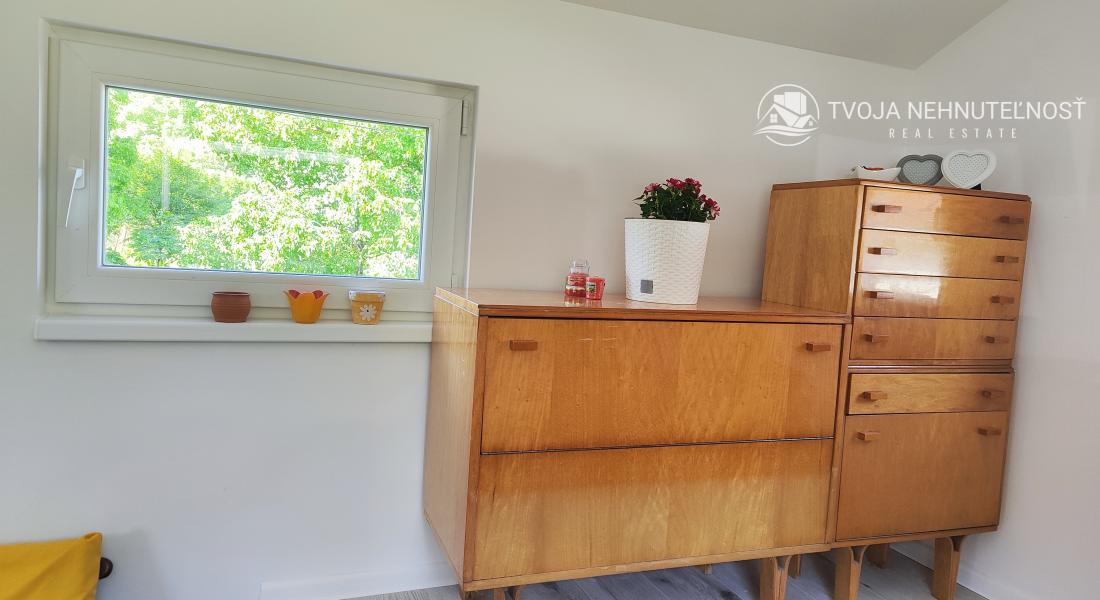 Na prenájom pozemok 800 m2 s malým domčekom na relax