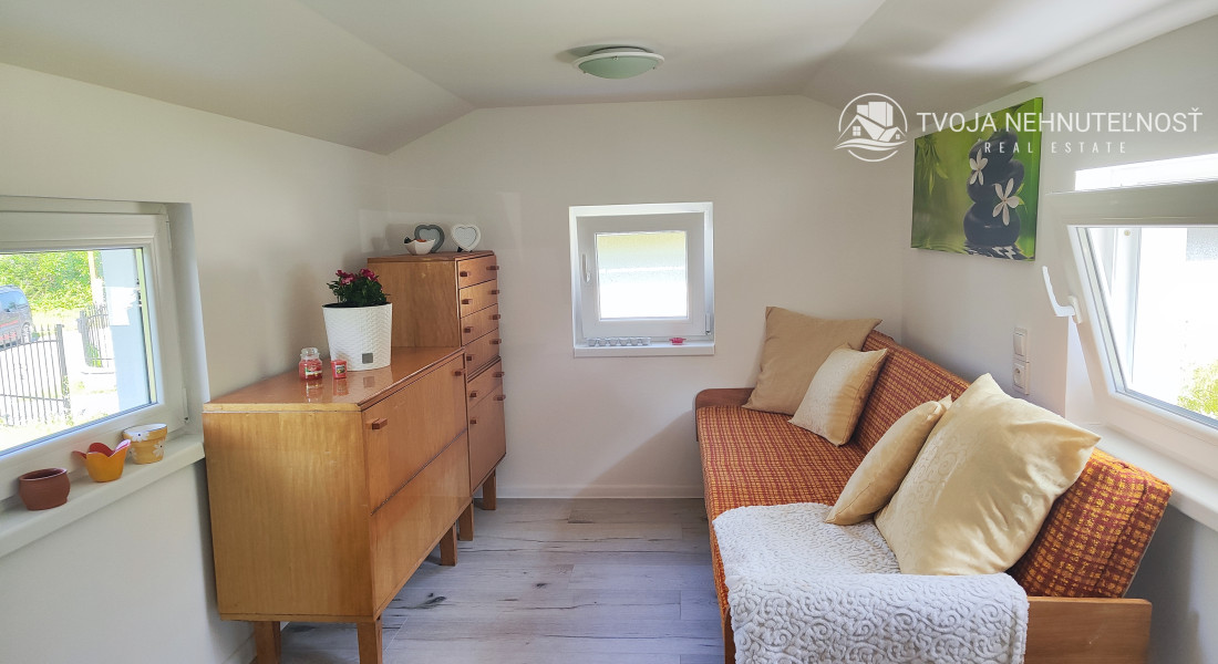 Na prenájom pozemok 800 m2 s malým domčekom na relax