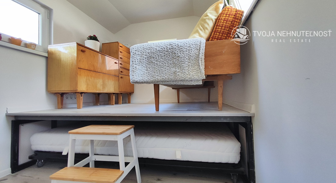 Na prenájom pozemok 800 m2 s malým domčekom na relax