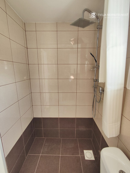 Prenajatý do 1.6.2026.... Malý romantický domček pre jedného, alebo pár, na pozemku 800 m2