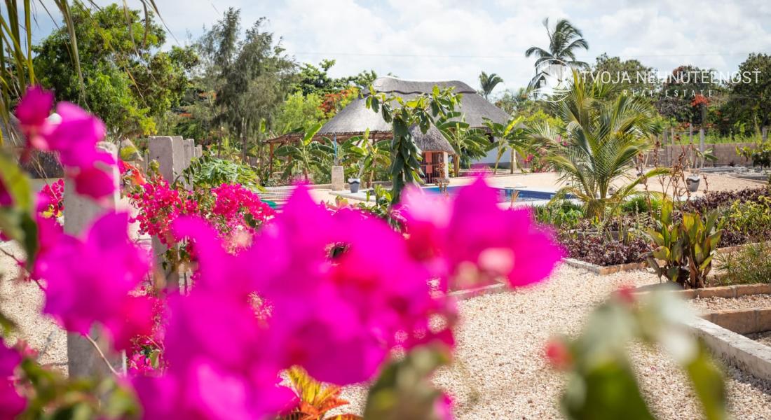 Zaria resort Zanzibar - luxusný poschodový dom, balkón s výhľadom na more a záhradou pre dve osoby D08