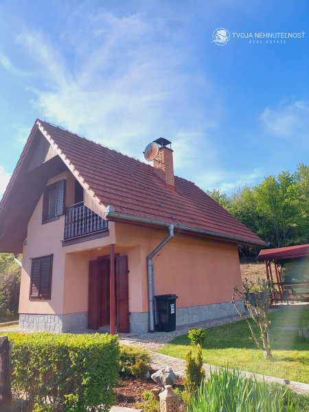 Na predaj murovaná poschodová rekreačná chata Domaša