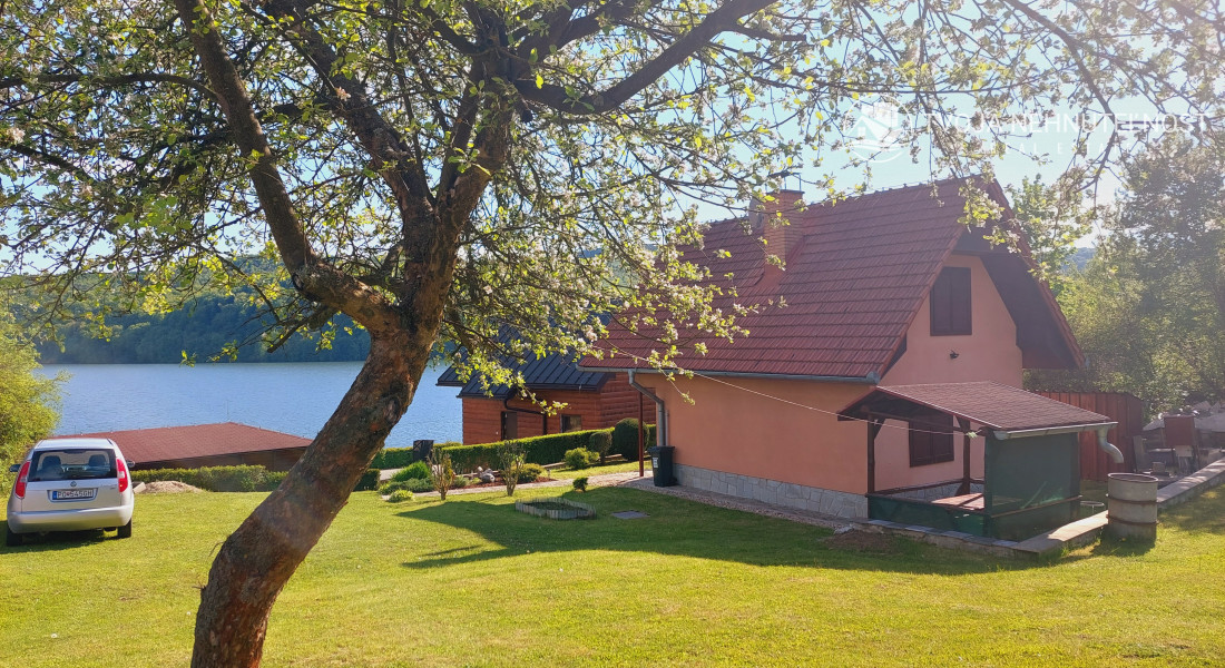 Na predaj murovaná poschodová rekreačná chata Domaša