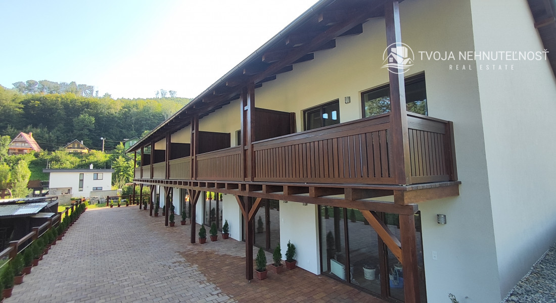 Luxusná novostavba šiestich rodinných domov v radovej zástavbe Domaša-Valkov s výhľadom na vodu, uprostred prírody