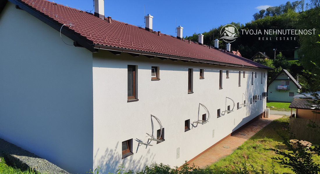 Luxusná novostavba šiestich rodinných domov v radovej zástavbe Domaša-Valkov s výhľadom na vodu, uprostred prírody