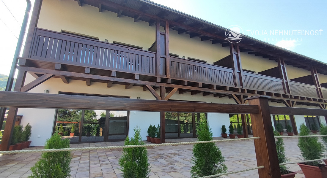 Luxusná novostavba šiestich rodinných domov v radovej zástavbe Domaša-Valkov s výhľadom na vodu, uprostred prírody