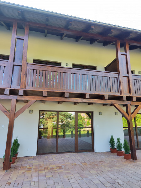 Luxusná novostavba šiestich rodinných domov v radovej zástavbe Domaša-Valkov s výhľadom na vodu, uprostred prírody