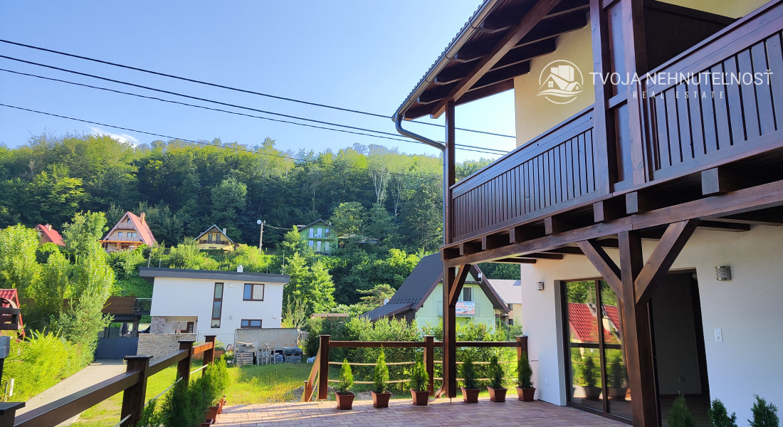 Luxusná novostavba šiestich rodinných domov v radovej zástavbe Domaša-Valkov s výhľadom na vodu, uprostred prírody