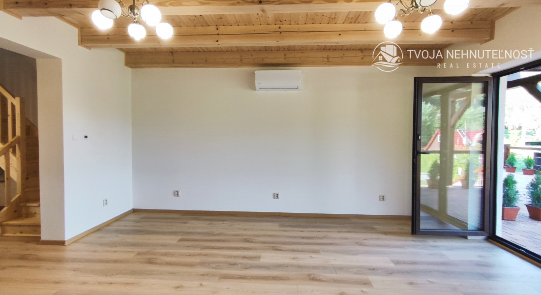 Luxusná novostavba šiestich rodinných domov v radovej zástavbe Domaša-Valkov s výhľadom na vodu, uprostred prírody