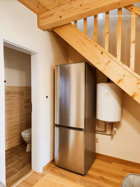 Luxusná novostavba šiestich rodinných domov v radovej zástavbe Domaša-Valkov s výhľadom na vodu, uprostred prírody