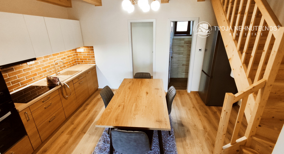 Luxusná novostavba šiestich rodinných domov v radovej zástavbe Domaša-Valkov s výhľadom na vodu, uprostred prírody