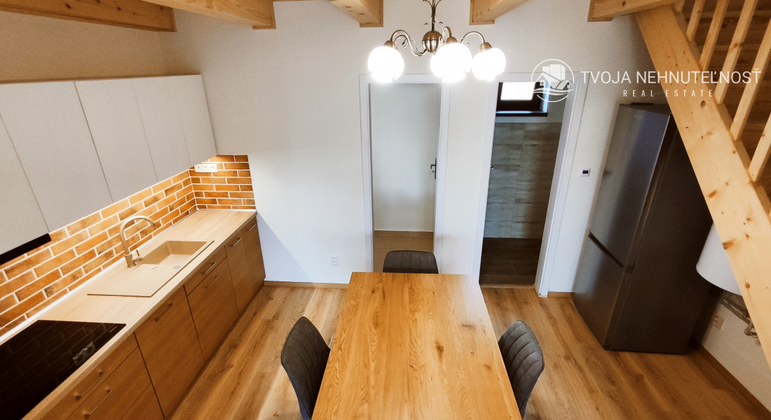 Luxusná novostavba šiestich rodinných domov v radovej zástavbe Domaša-Valkov s výhľadom na vodu, uprostred prírody