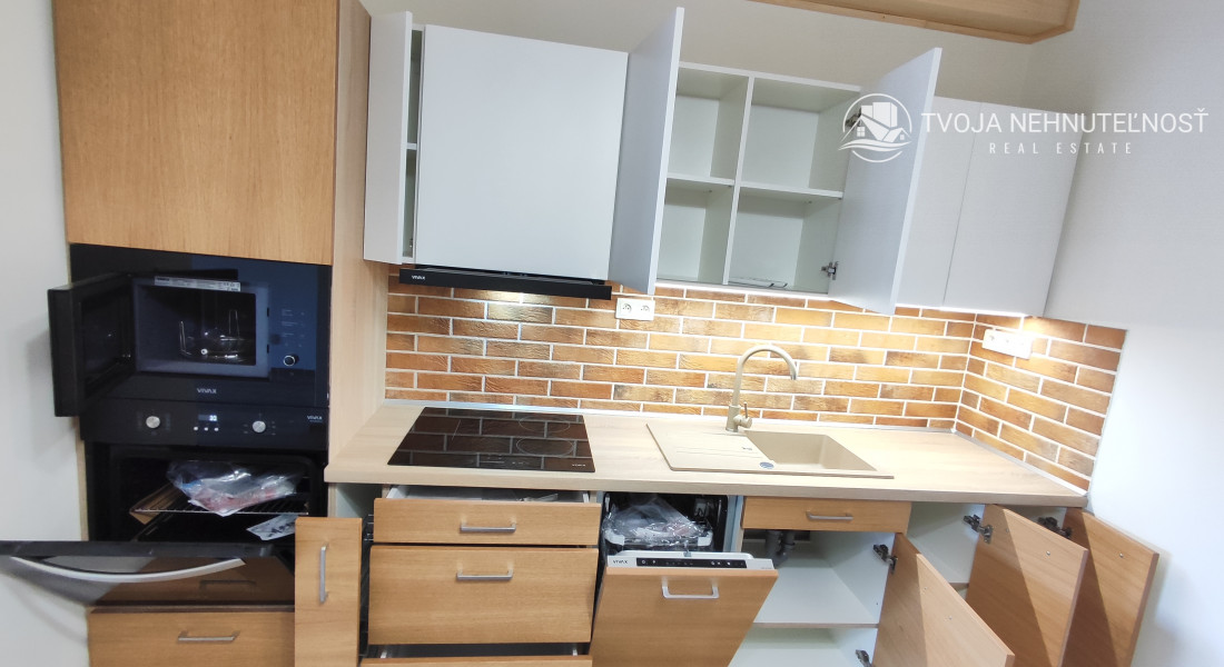 Luxusná novostavba šiestich rodinných domov v radovej zástavbe Domaša-Valkov s výhľadom na vodu, uprostred prírody