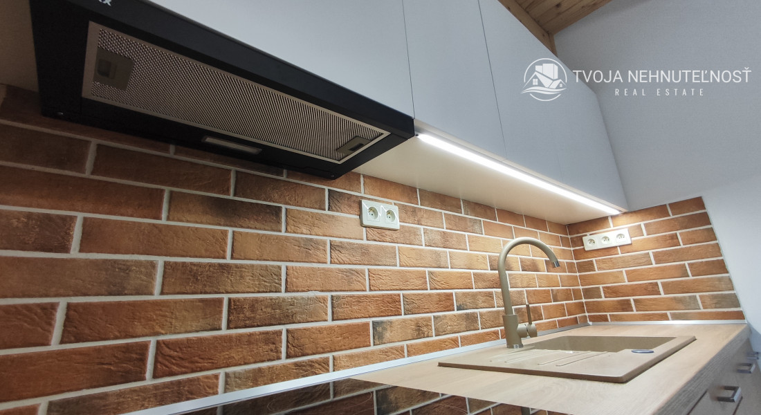 Luxusná novostavba šiestich rodinných domov v radovej zástavbe Domaša-Valkov s výhľadom na vodu, uprostred prírody